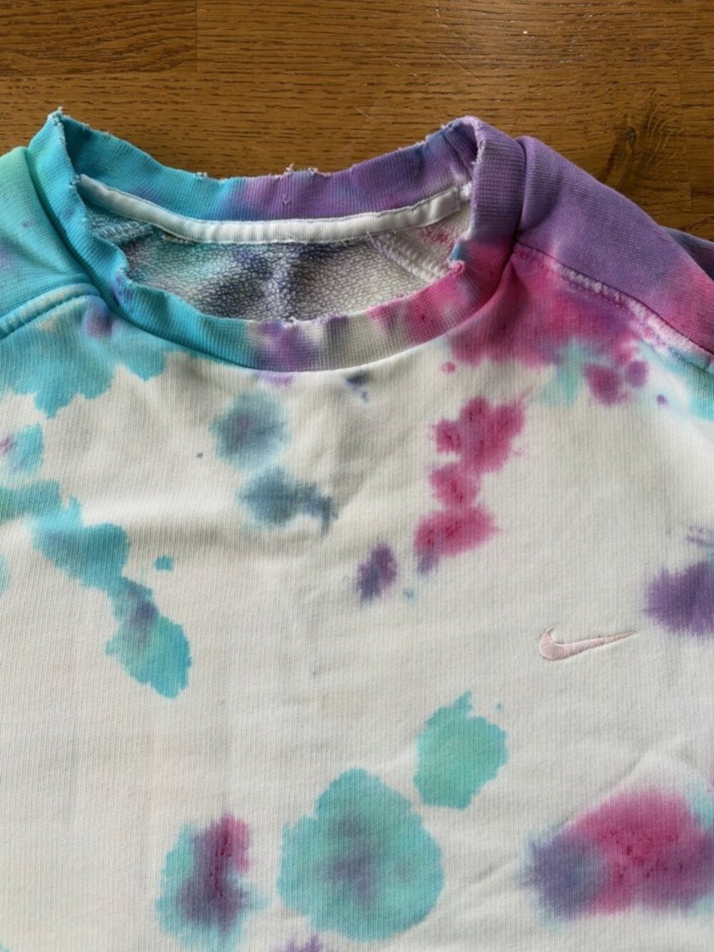 Nike Tie Dye Women's Crewneck Sweatshirt Pullover White Blue Purple Pink Swoosh - Picture 2 of 5